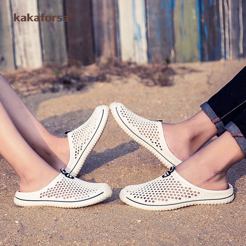 Kakaforsa 2020 Sandalias impermeables para exteriores para hombre, zapatillas de malla transpirables para amantes, sandalias de playa casuales unisex, chanclas planas huecas