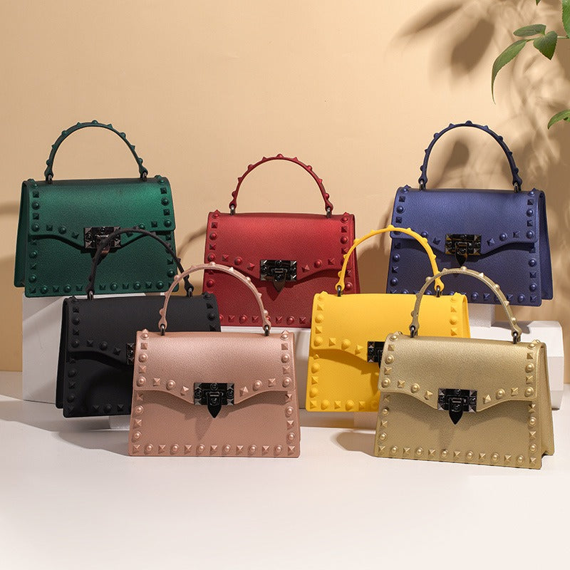 Bolsos de mano modernos de moda para damas, mini bolsos de gelatina cuadrados, bolso de cadena impermeable estilo punk para mujer, bolso de hombro genial de PVC para chicas