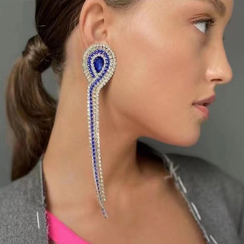 Pendientes largos con borlas y diamantes de imitación de aleación con cadena de garra Super Flash, pendientes de banquete de moda para mujer