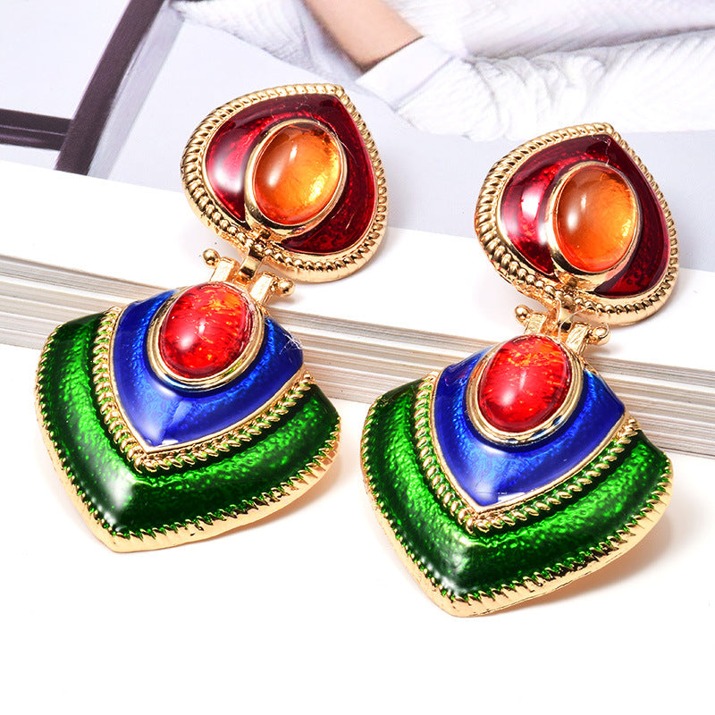 Pendientes de moda con joyas de colores engrasados